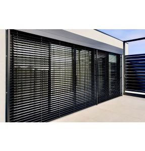 Brise soleil orientable autoportant lame en Z de 90 mm BSO