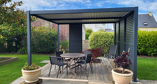 Pergola autoportante avec BSO pour protection solaire optimale