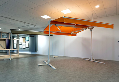 Store double pente showroom sunny inch