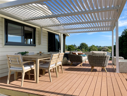 pergola autoportante à lames inclinées pluton 5720 sunny inch